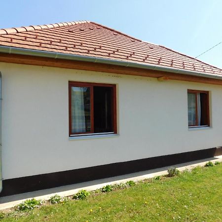 8888 Apartmanhaz Lispeszentadorján エクステリア 写真