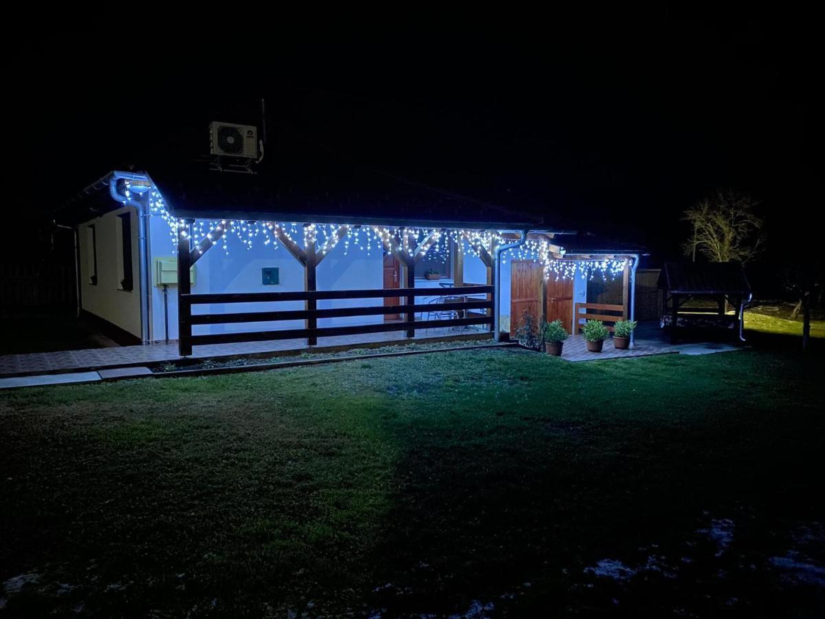 8888 Apartmanhaz Lispeszentadorján エクステリア 写真