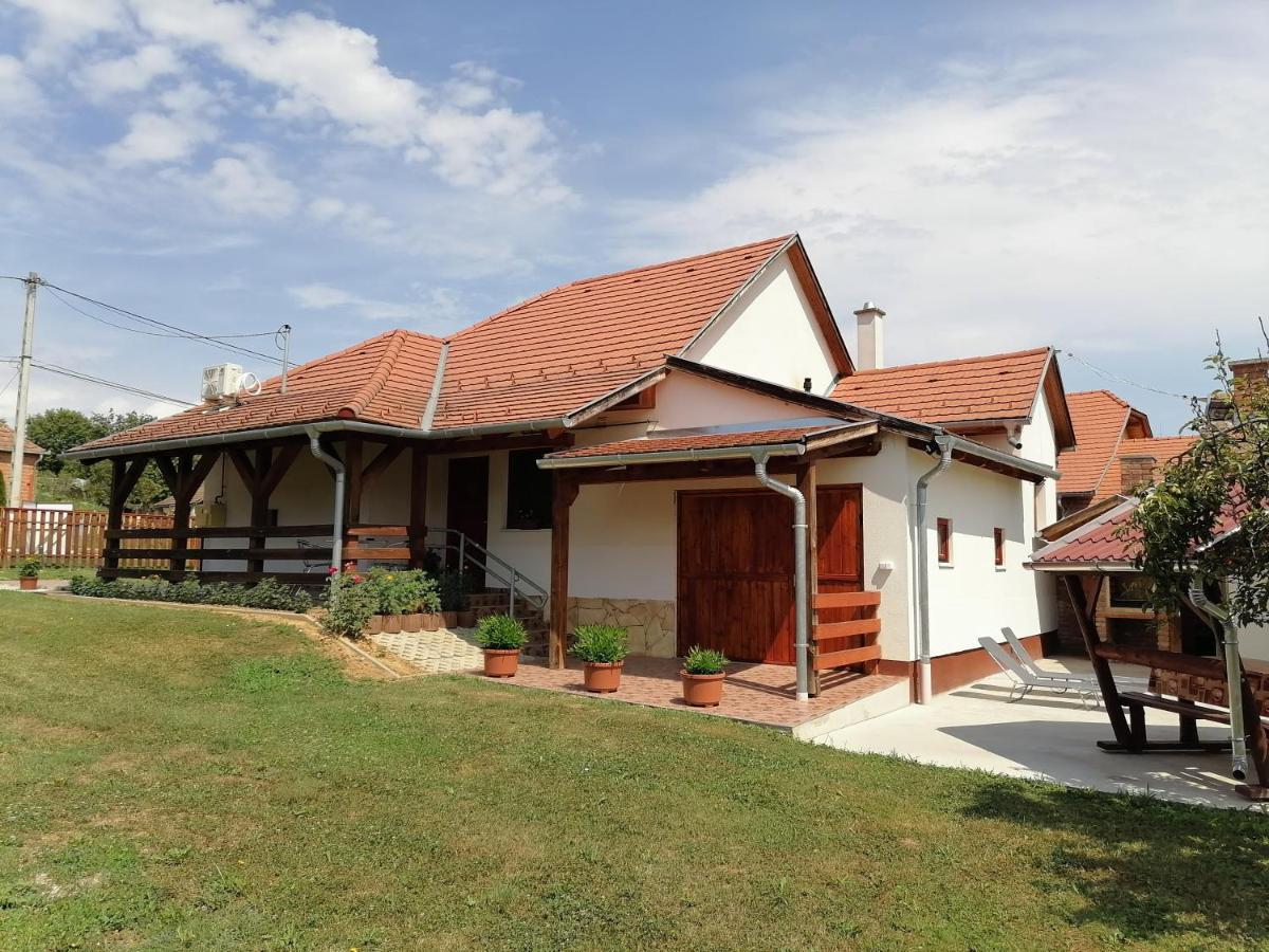 8888 Apartmanhaz Lispeszentadorján エクステリア 写真
