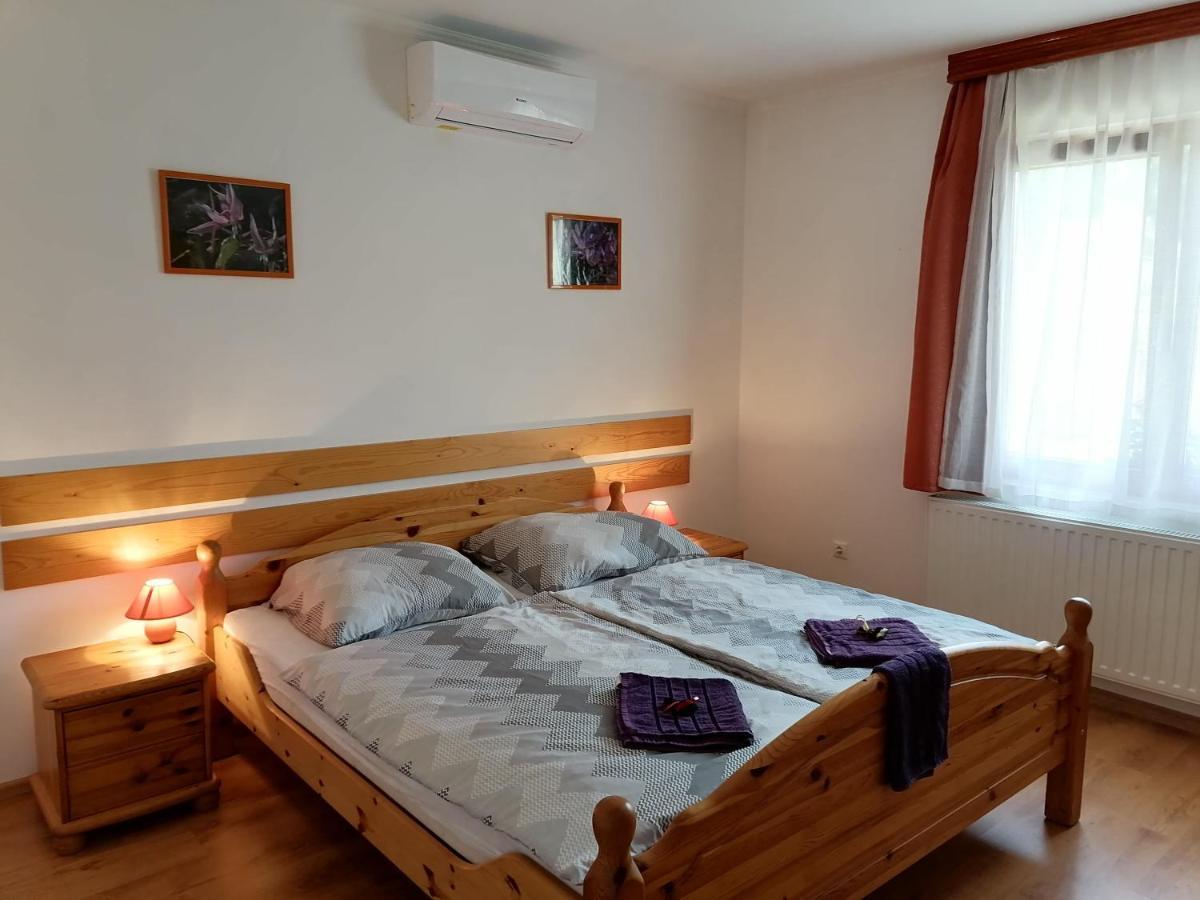 8888 Apartmanhaz Lispeszentadorján エクステリア 写真