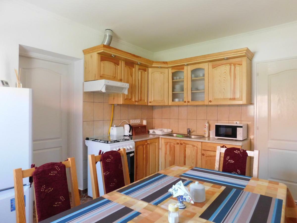 8888 Apartmanhaz Lispeszentadorján エクステリア 写真
