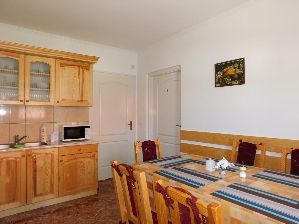 8888 Apartmanhaz Lispeszentadorján エクステリア 写真