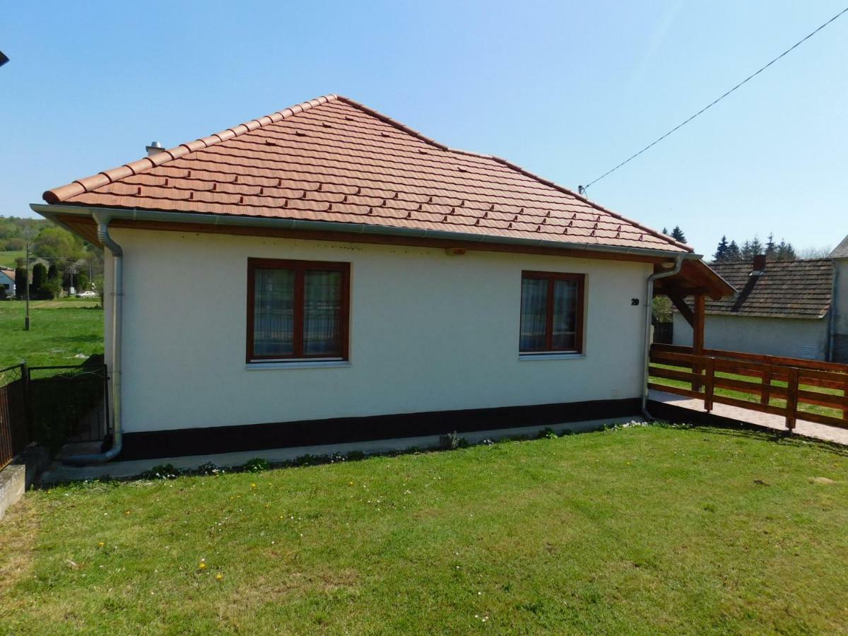 8888 Apartmanhaz Lispeszentadorján エクステリア 写真